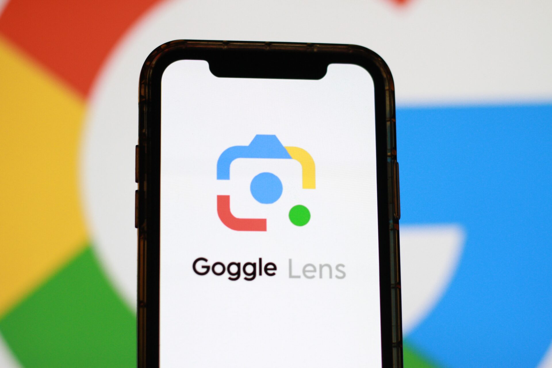 Google Lens ist einfach zu bedienen. Machen Sie einfach ein Foto von dem Objekt, das Sie interessiert.